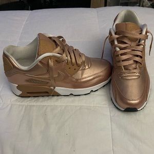 Nike Air Max worn once Big Girls